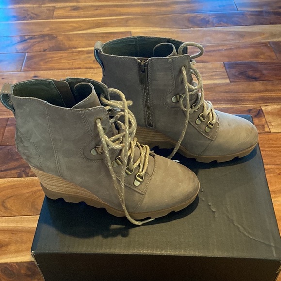 Sorel Joan Uptown Lace Khaki size 9.5 wedge boots worn once - Picture 3 of 5